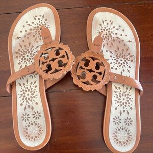Tory Burch Scalloped Sandals — size 9
